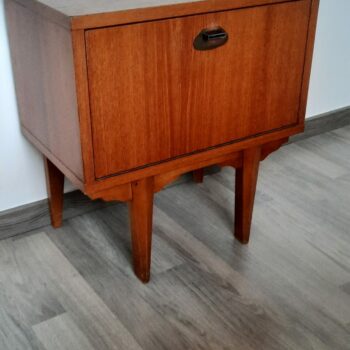 "meubels-opknappen", "fusion-mineral-paint", "clingon", "clingon-kwast", "nachtkastje", "nightstand"