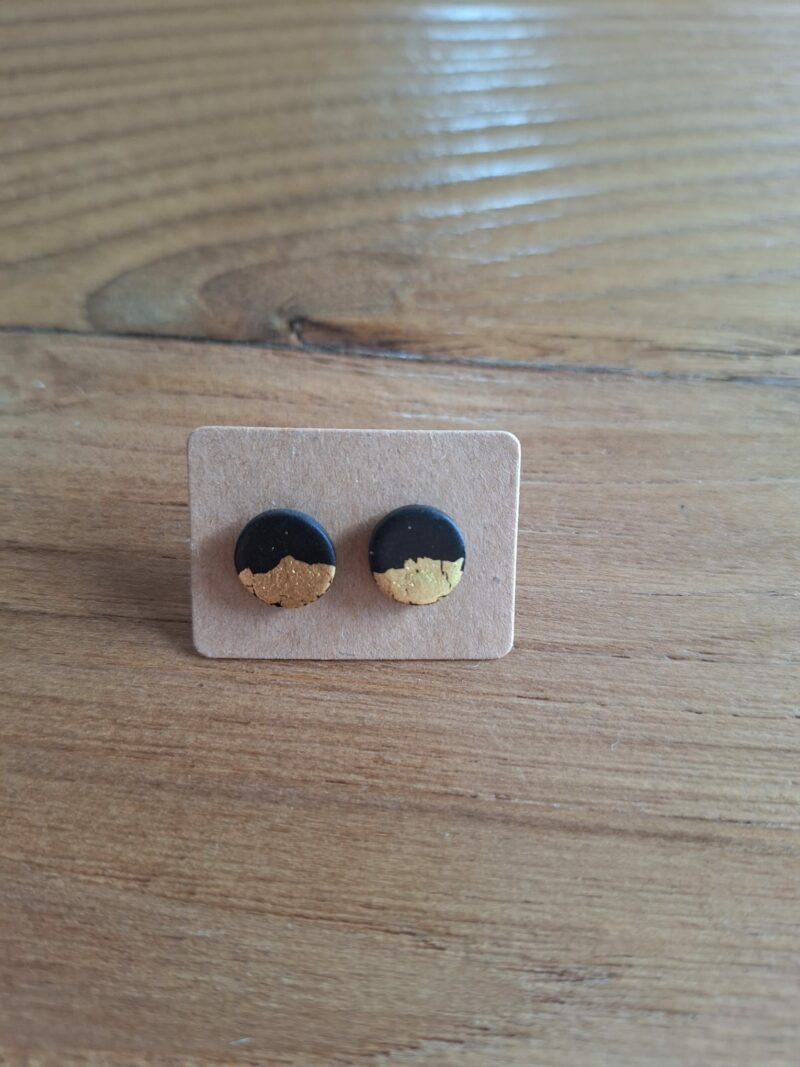 Zwarte stekers met goud S