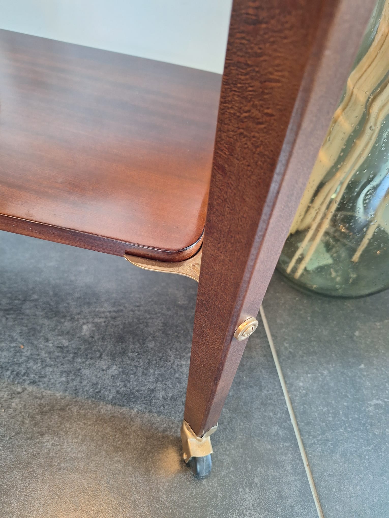 Vintage tafeltje op wieltjes - Afbeelding 3