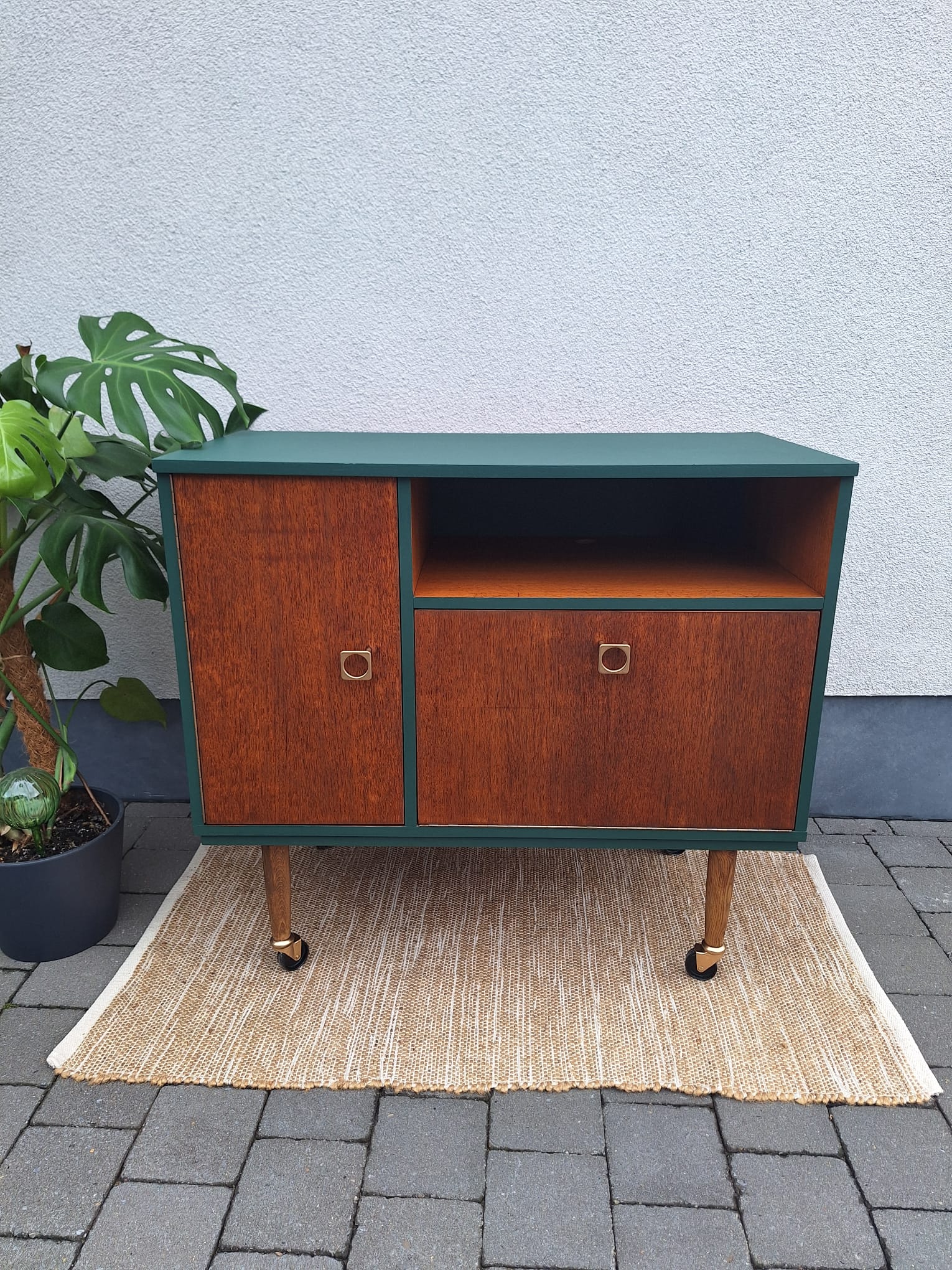 Mid-century stijl kastje op wieltjes